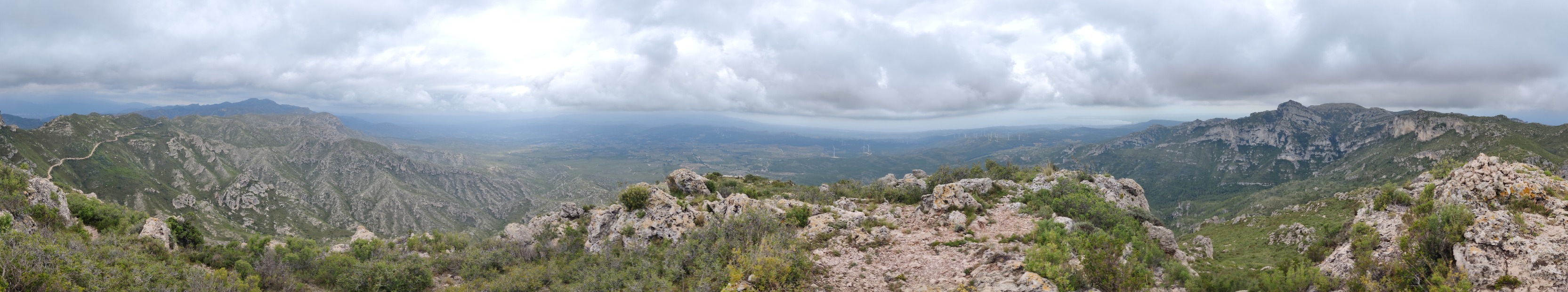 Vistas desde la cima del Morral del Cabrafeixet (735 m)